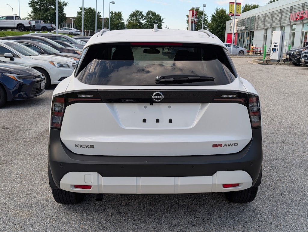 Used 2025 Nissan Kicks SR SR AWD