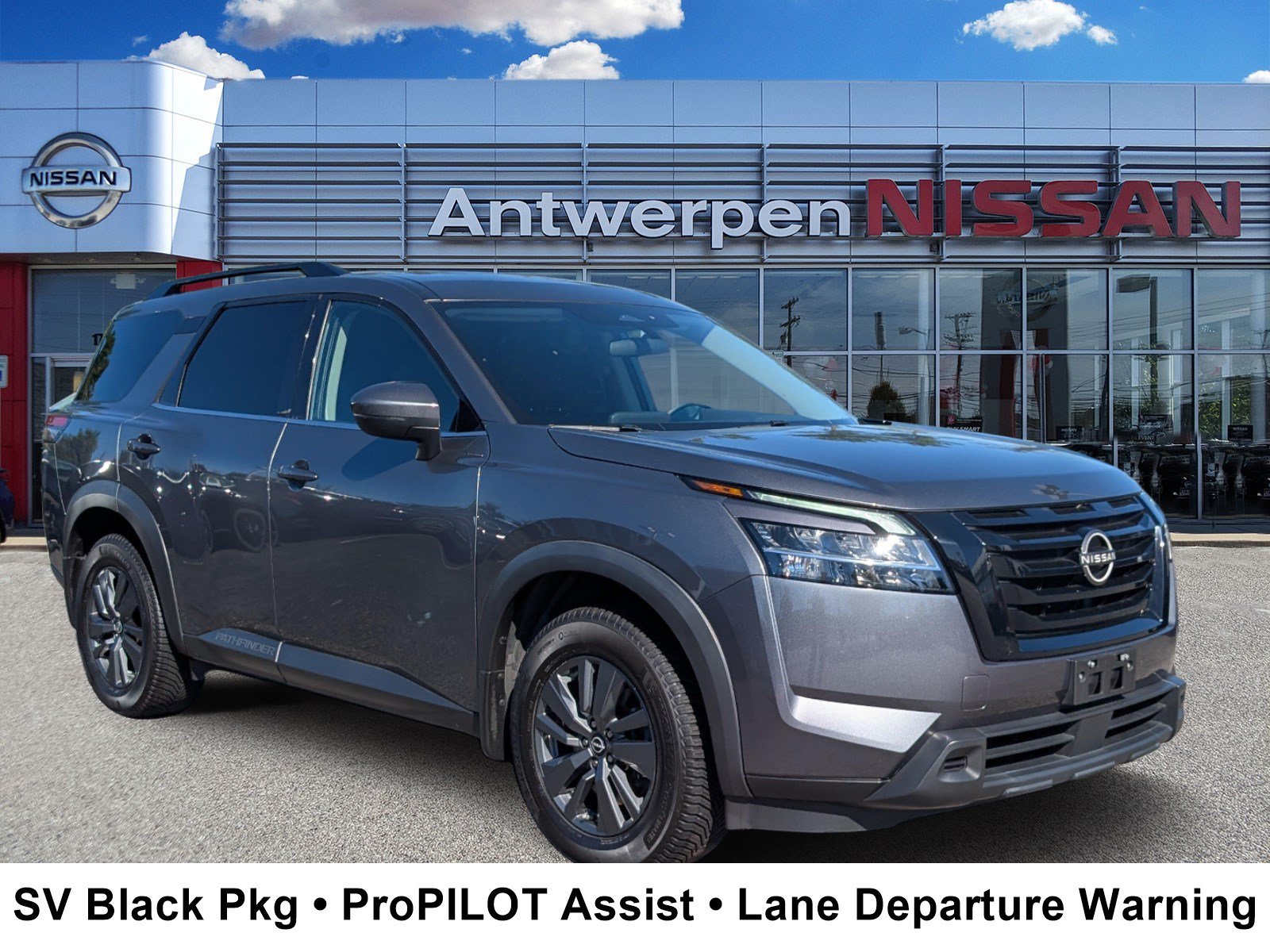 2022 Nissan Pathfinder SV