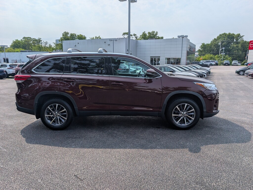 Used 2019 Toyota Highlander XLE XLE V6 AWD