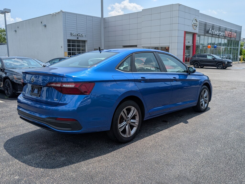 Used 2024 Volkswagen Jetta SE SE Auto