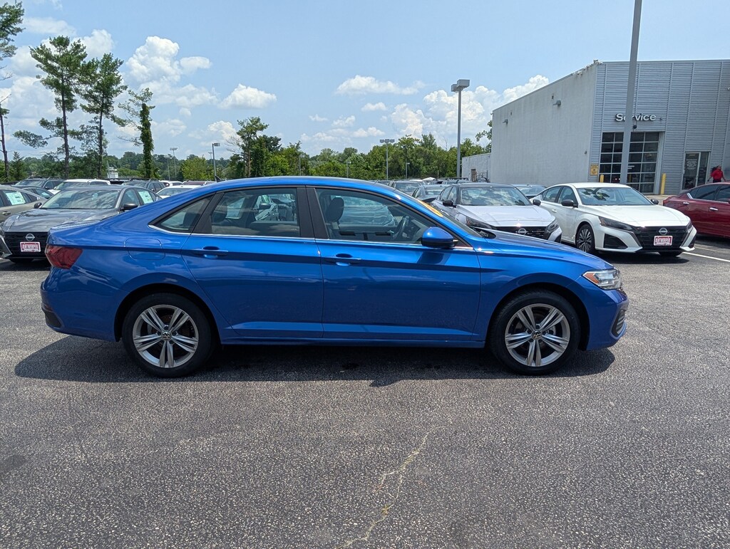 Used 2024 Volkswagen Jetta SE SE Auto