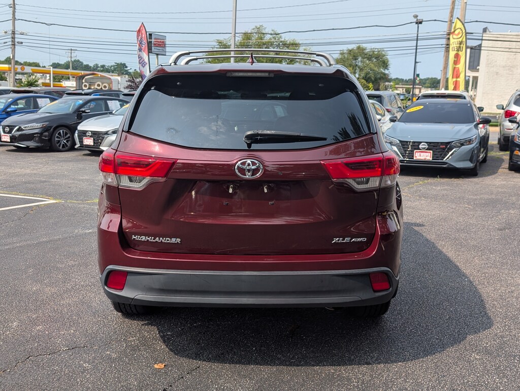 Used 2019 Toyota Highlander XLE XLE V6 AWD