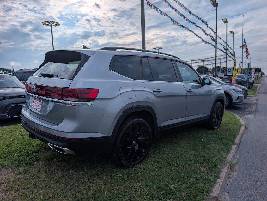 Used 2026 Volkswagen Atlas 2.0T SE w/Technology 2.0T SE w/Technology FWD