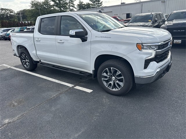 2024 Chevrolet Silverado 1500 LT photo 2