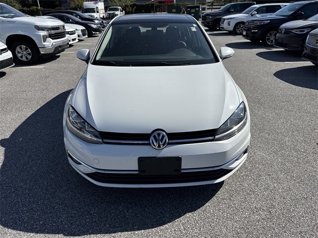 2018 Volkswagen Golf SE photo 3