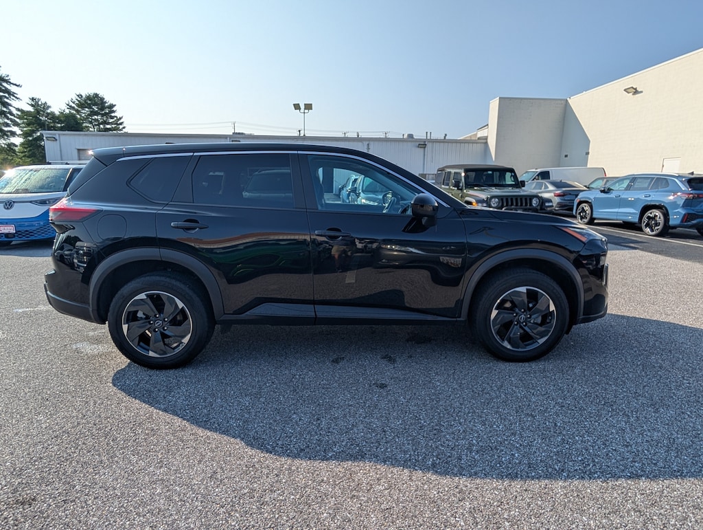 Used 2024 Nissan Rogue SV AWD SV