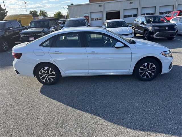 2024 Volkswagen Jetta S photo 4