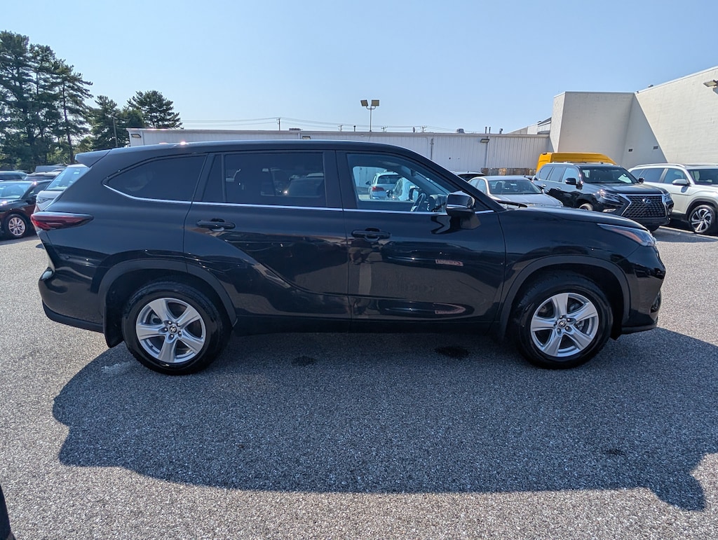Used 2025 Toyota Highlander LE LE AWD