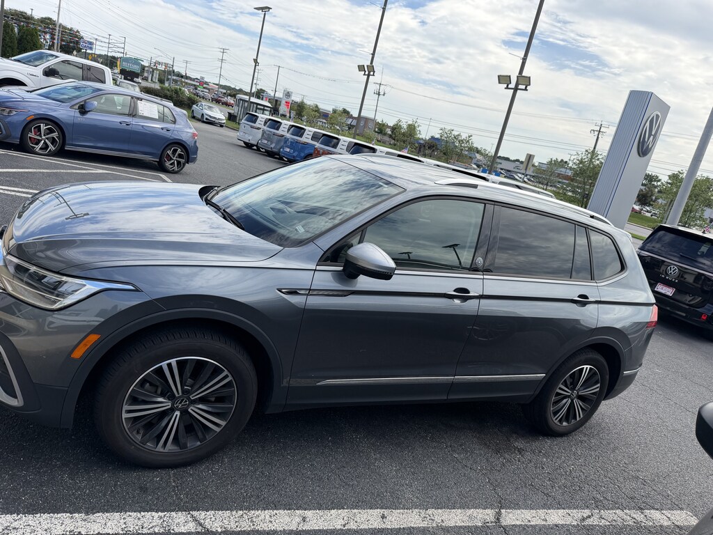 Used 2024 Volkswagen Tiguan Wolfsburg Edition 2.0T Wolfsburg Edition FWD