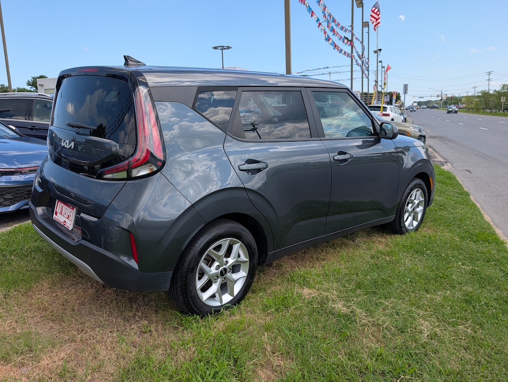 Used 2024 Kia Soul LX LX IVT
