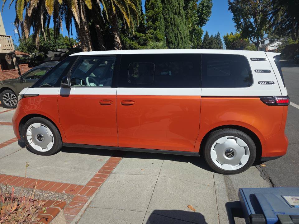 Used 2025 Volkswagen ID. Buzz 1st Edition 1st Edition 4MOTION w/Two-Tone