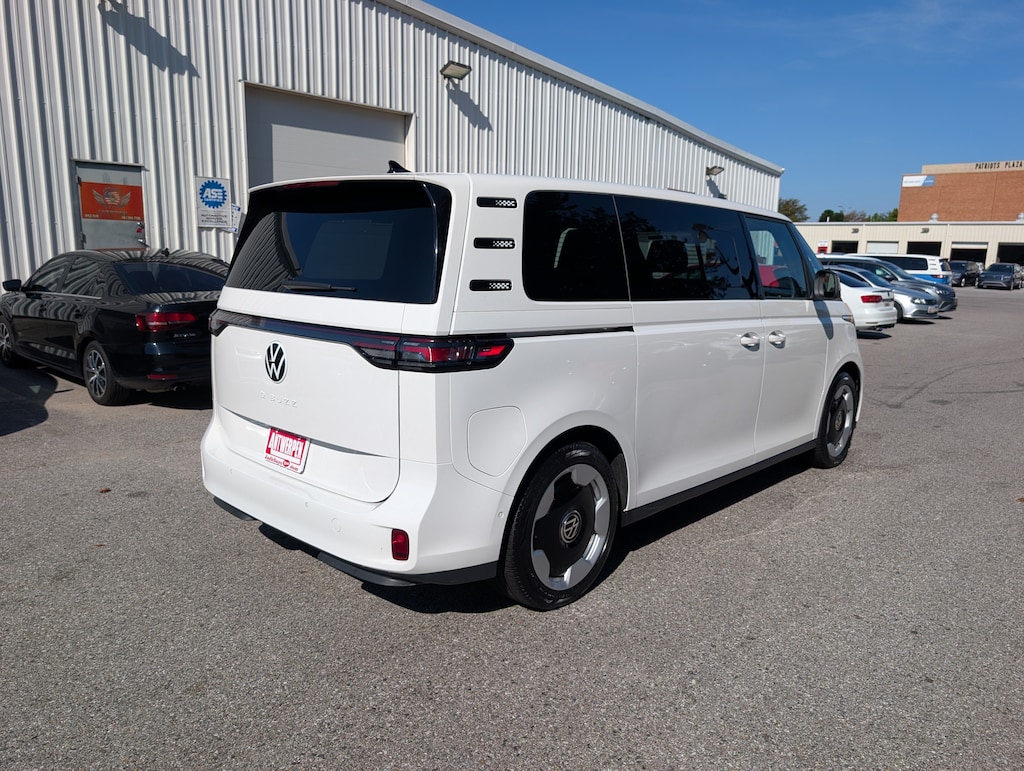 Used 2025 Volkswagen ID. Buzz Pro S Minivan/Van