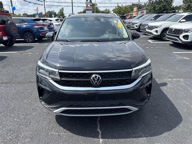 2024 Volkswagen Taos SE photo 4