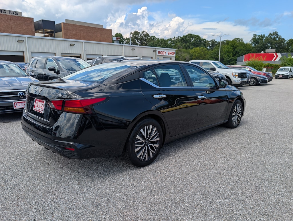 Used 2024 Nissan Altima 2.5 SV Sedan