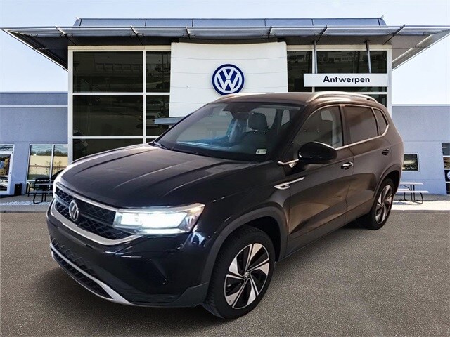 2024 Volkswagen Taos SE photo 2