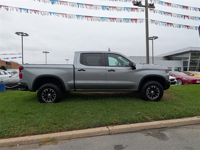 2024 Chevrolet Silverado 1500 ZR2 photo 2