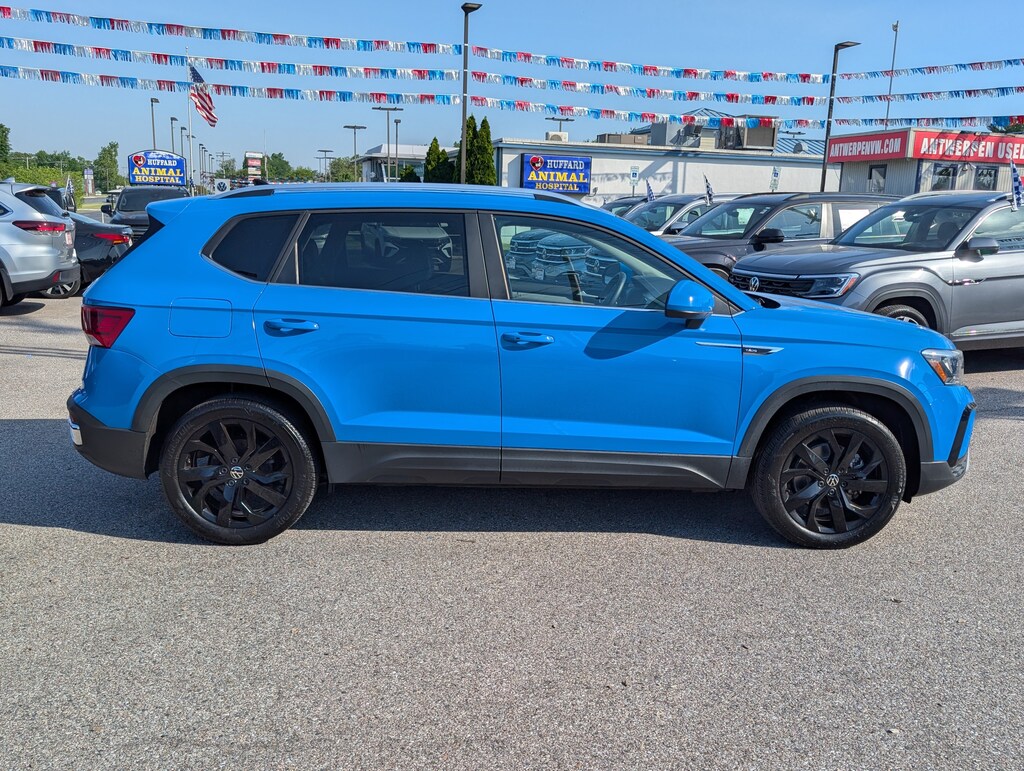 Used 2023 Volkswagen Taos SE SE 4MOTION *Ltd Avail*