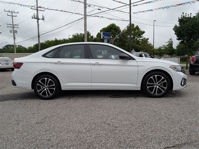 2024 Volkswagen Jetta 1.5T Sport photo 3