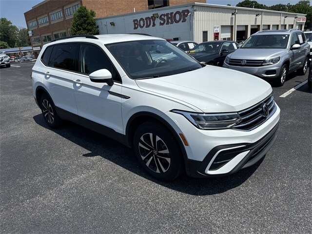 2022 Volkswagen Tiguan S photo 2