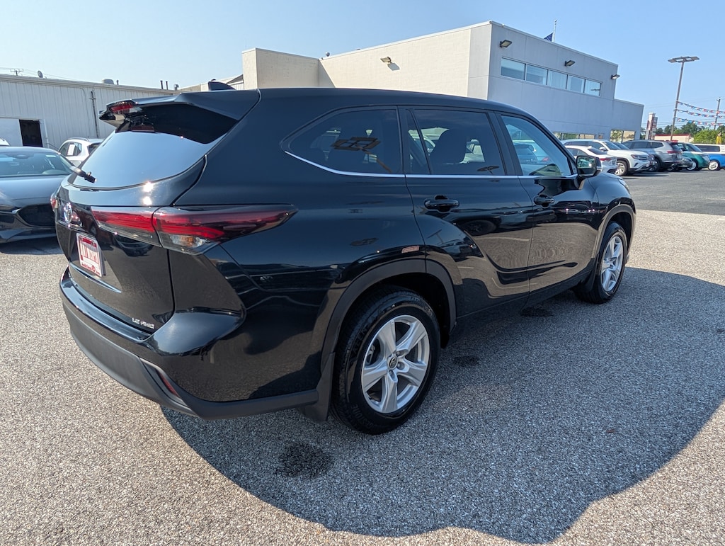 Used 2025 Toyota Highlander LE LE AWD