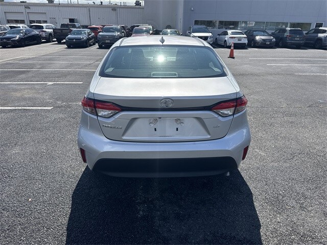 2023 Toyota Corolla LE photo 2