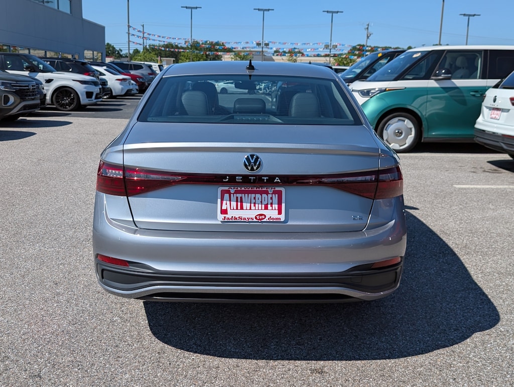 Used 2025 Volkswagen Jetta SE SE Auto