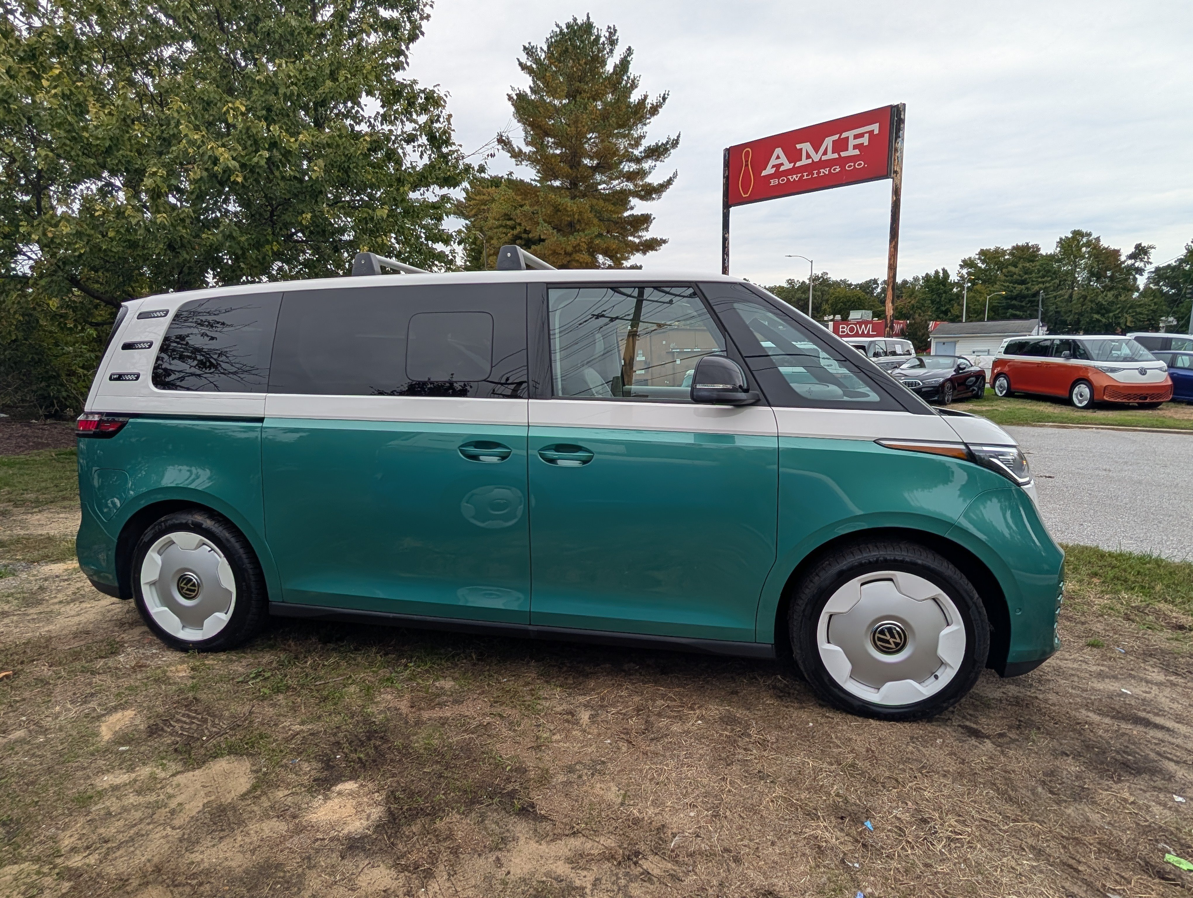 Used 2025 Volkswagen ID. Buzz 1st Edition 1st Edition 4MOTION w/Two-Tone