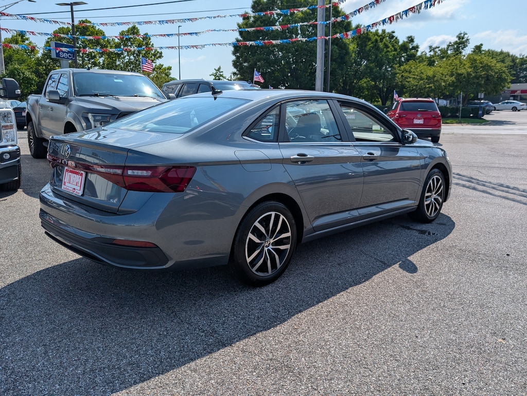 Used 2025 Volkswagen Jetta SE SE Auto