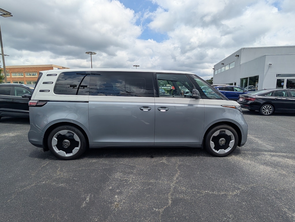 Used 2025 Volkswagen ID. Buzz Pro S Plus Pro S Plus RWD w/Two-Tone