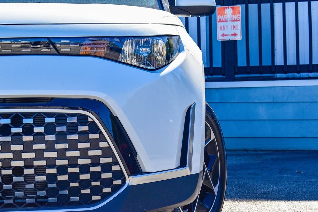 2023 Kia Soul EX photo 2