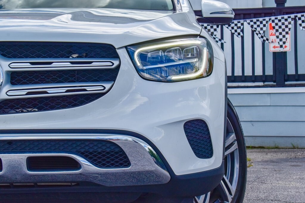 2020 Mercedes Benz GLC 300 photo 2