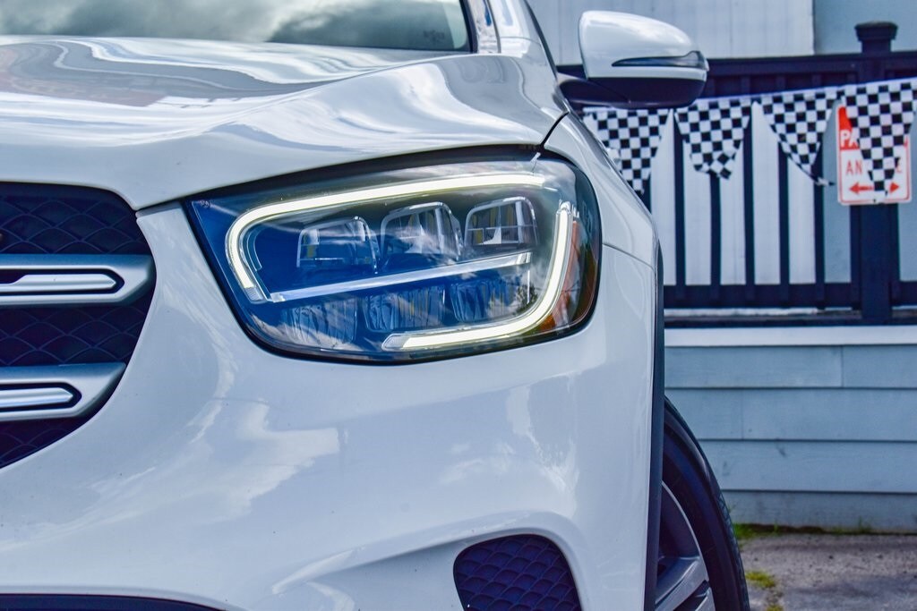 2020 Mercedes Benz GLC 300 photo 3