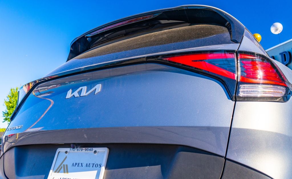 2023 Kia Sportage EX - Photo 17