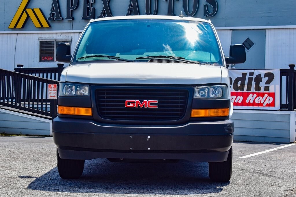 2023 Gmc Savana 3500 LS photo 2