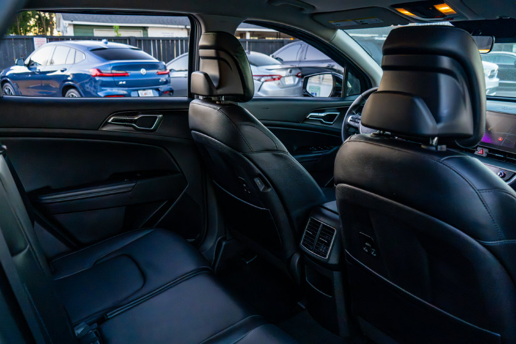 2023 Kia Sportage EX - Photo 19