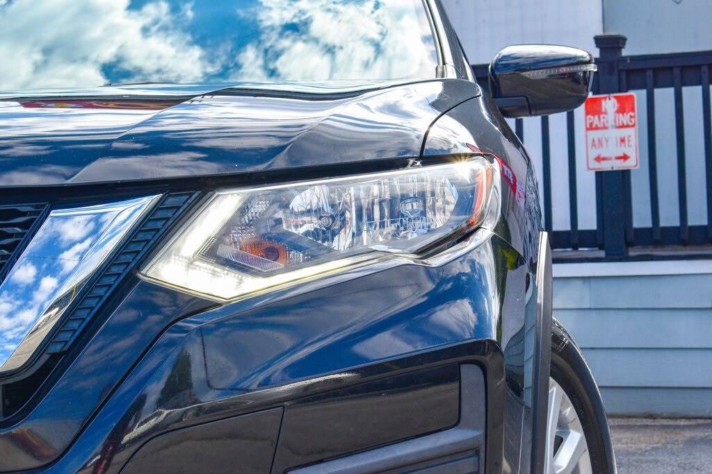 2018 Nissan Rogue SV photo 3