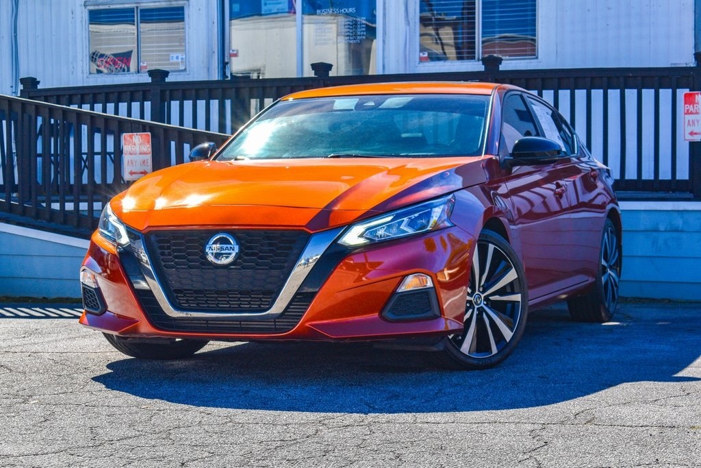 2022 Nissan Altima SR's photo