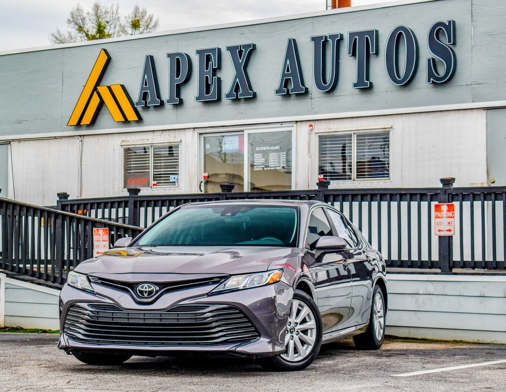 2019 Toyota Camry LE's photo