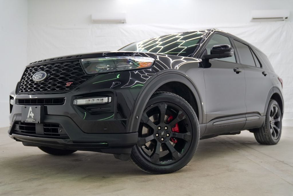 2022 Ford Explorer ST's photo