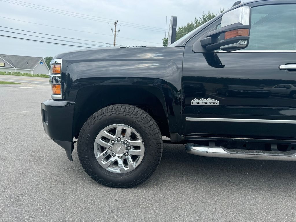 2019 Chevrolet Silverado 3500HD High Country photo 2