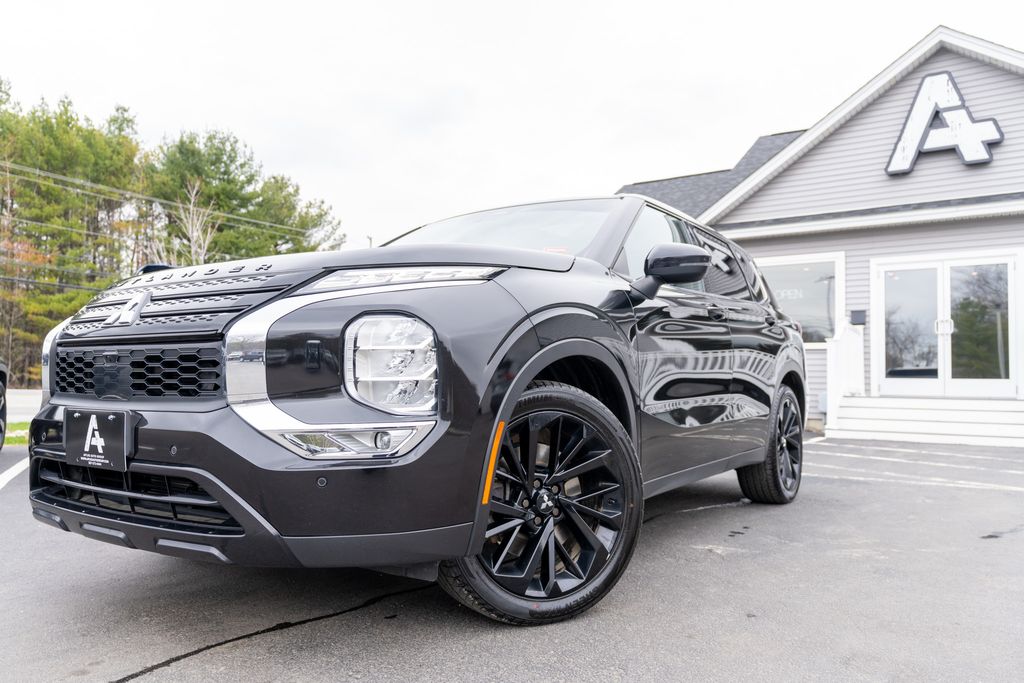 2022 Mitsubishi Outlander Black Edition