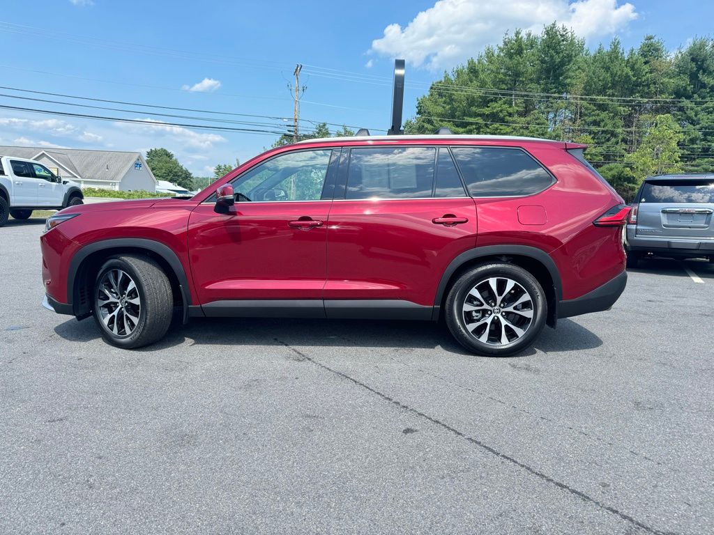 2024 Toyota Highlander Hybrid Limited photo 3