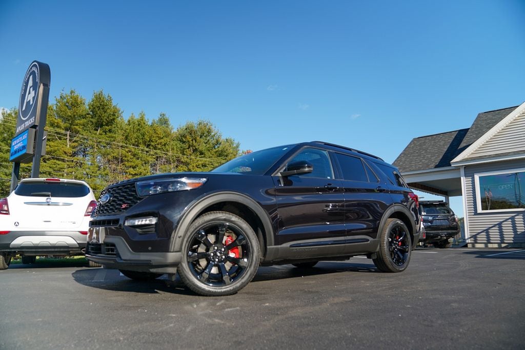 2022 Ford Explorer ST's photo