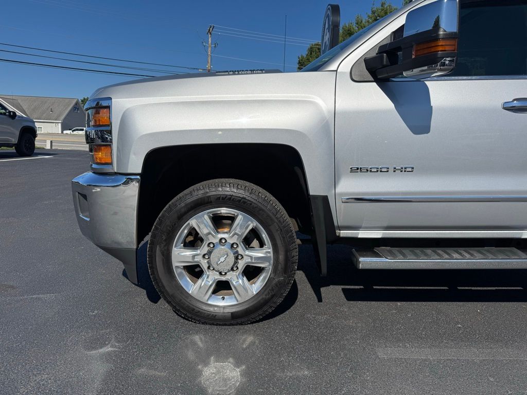 2017 Chevrolet Silverado 2500HD LTZ photo 2