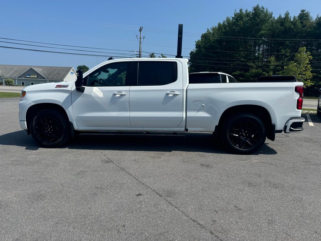 2024 Chevrolet Silverado 1500 RST photo 4
