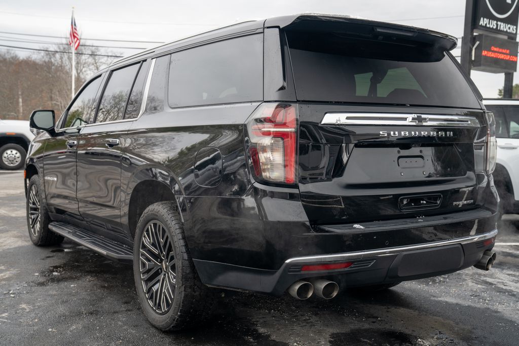 2021 Chevrolet Suburban Premier photo 3