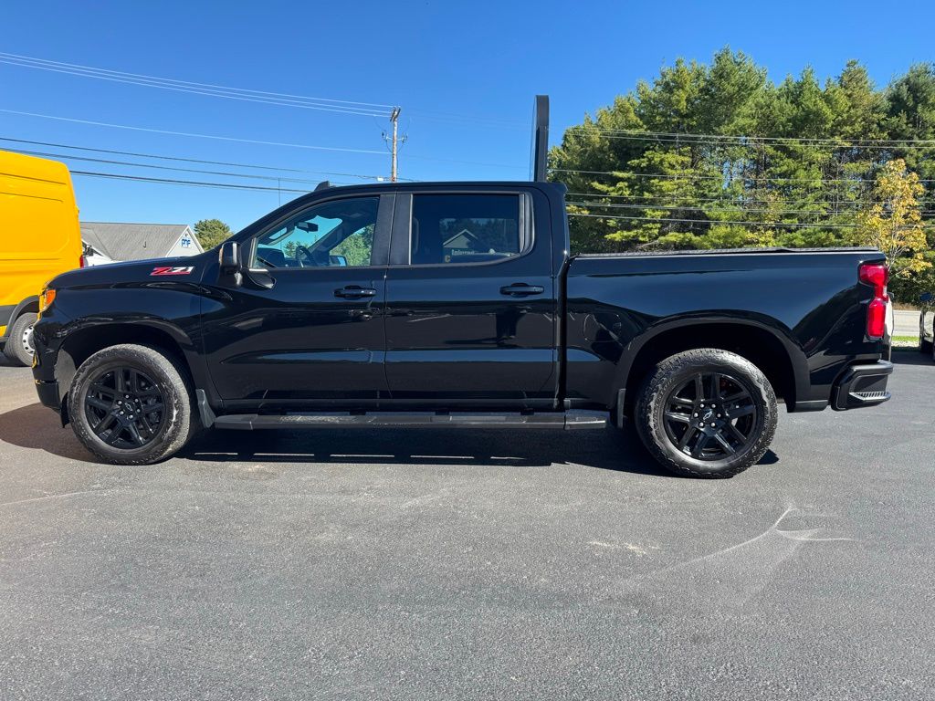 2022 Chevrolet Silverado 1500 RST photo 2