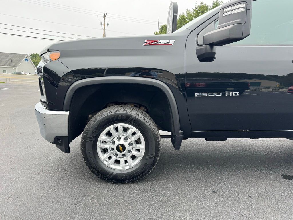 2022 Chevrolet Silverado 2500HD LT photo 2