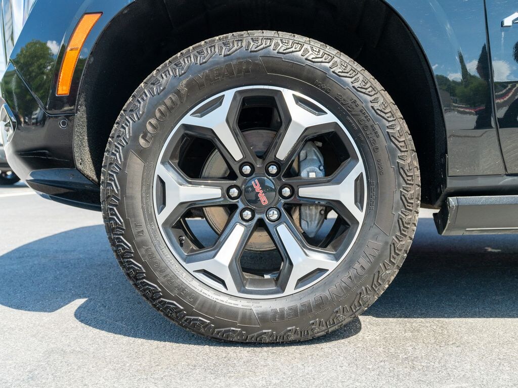 Used 2025 GMC Yukon AT4 SUV