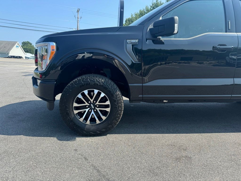2023 Ford F-150 XLT photo 2